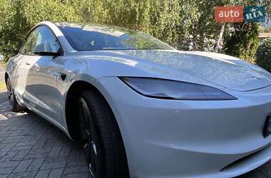 Седан Tesla Model 3 2024 в 