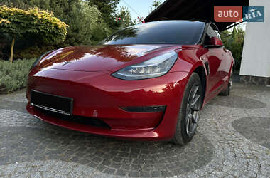 Седан Tesla Model 3 2020 в 