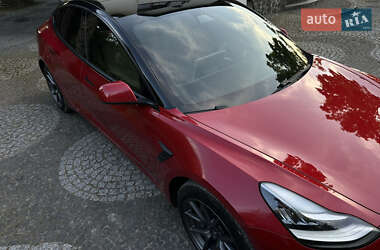 Седан Tesla Model 3 2020 в 