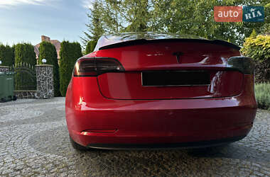 Седан Tesla Model 3 2020 в 