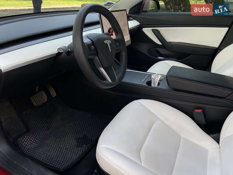 Седан Tesla Model 3 2020 в Тернополе