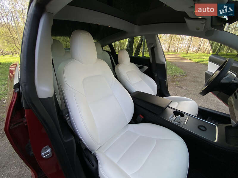 Седан Tesla Model 3 2020 в Тернополе