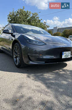 Седан Tesla Model 3 2022 в 