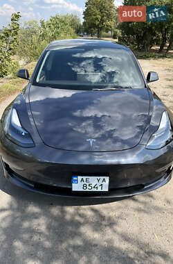 Седан Tesla Model 3 2022 в 
