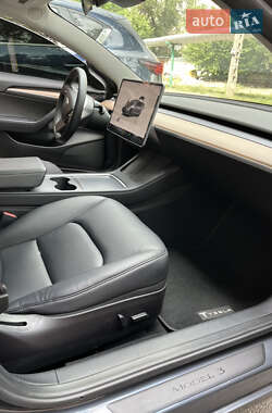 Седан Tesla Model 3 2022 в 
