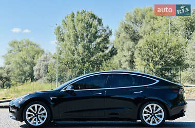 Седан Tesla Model 3 2020 в 