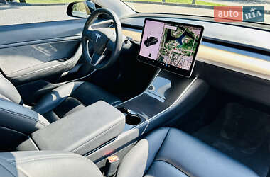 Седан Tesla Model 3 2020 в 