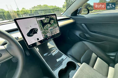 Седан Tesla Model 3 2020 в 