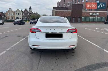Седан Tesla Model 3 2021 в 