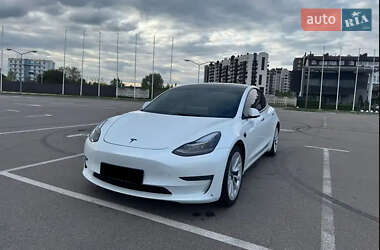 Седан Tesla Model 3 2021 в 