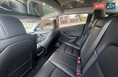 Седан Tesla Model 3 2021 в 