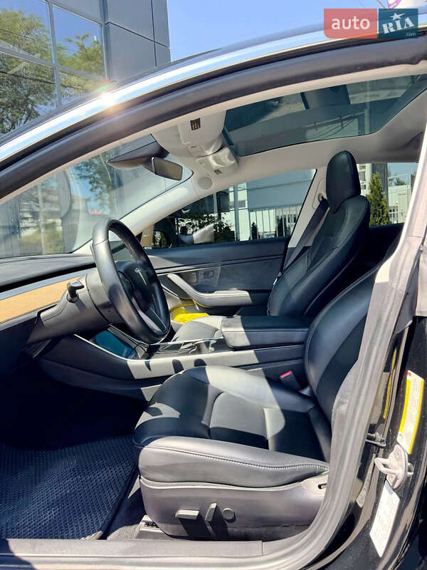 Седан Tesla Model 3 2019 в Одессе