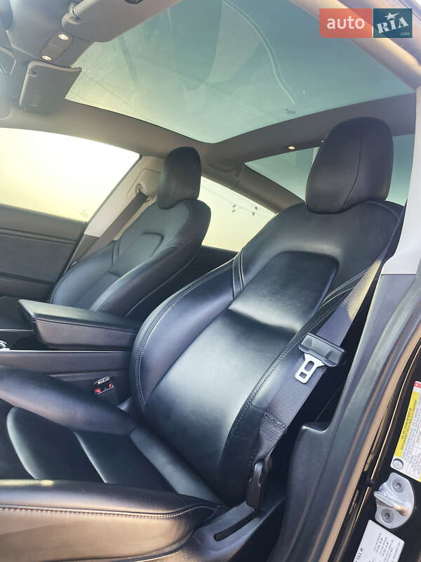 Седан Tesla Model 3 2019 в Одессе