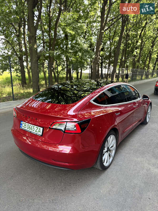 Седан Tesla Model 3 2018 в Чернигове