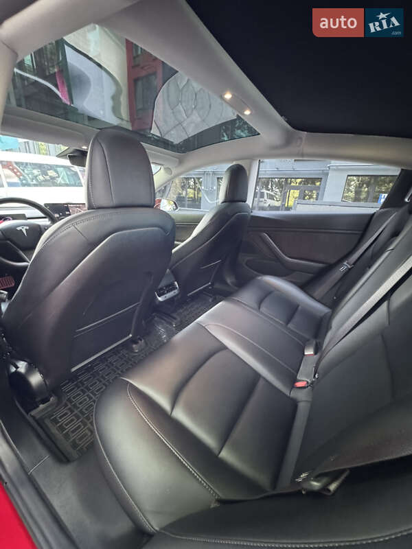 Седан Tesla Model 3 2018 в Чернигове