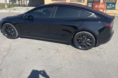 Седан Tesla Model 3 2022 в 