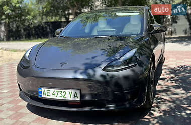 Седан Tesla Model 3 2022 в 