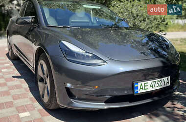 Седан Tesla Model 3 2022 в 
