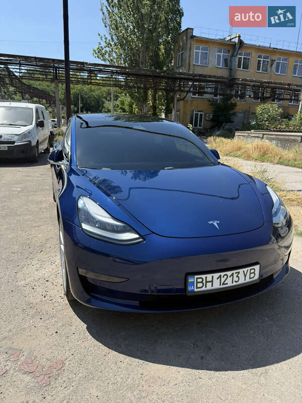 Седан Tesla Model 3 2018 в Одесі