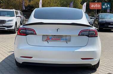Седан Tesla Model 3 2021 в 