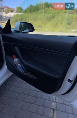 Седан Tesla Model 3 2021 в 
