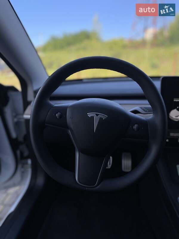 Седан Tesla Model 3 2021 в Ужгороде