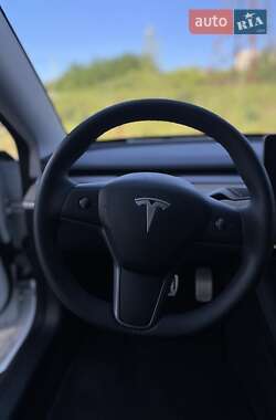 Седан Tesla Model 3 2021 в 