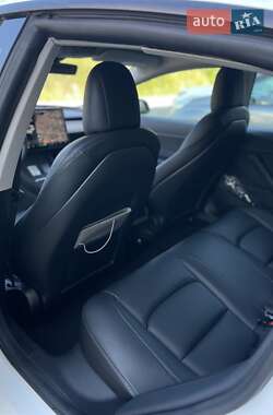 Седан Tesla Model 3 2021 в 