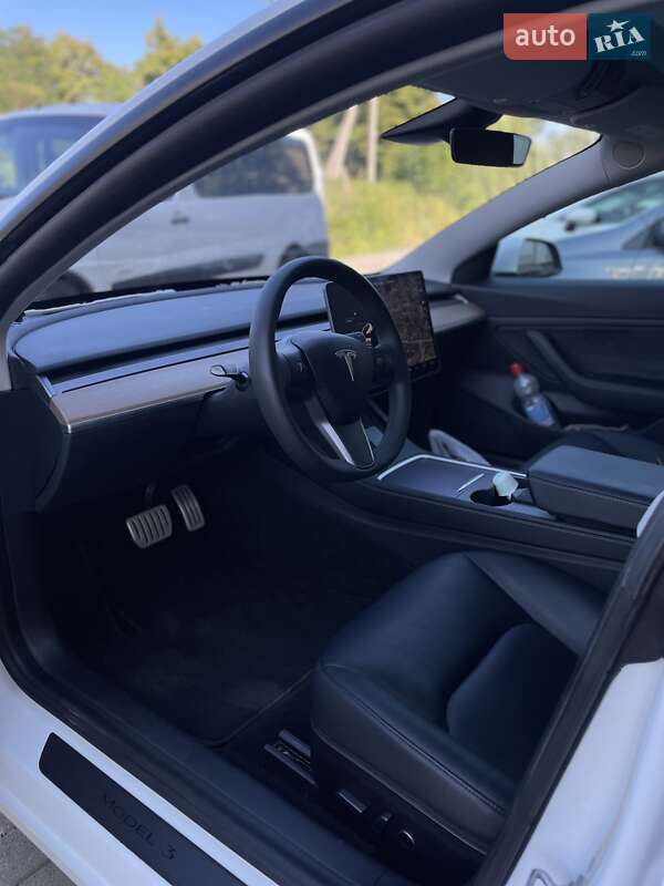 Седан Tesla Model 3 2021 в Ужгороде