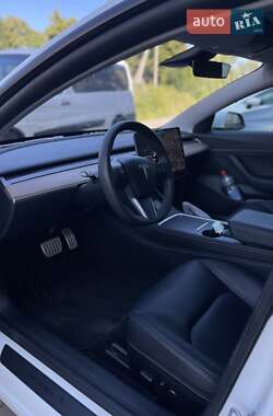 Седан Tesla Model 3 2021 в 