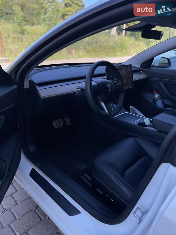 Седан Tesla Model 3 2021 в Ужгороде