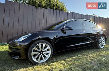 Седан Tesla Model 3 2020 в 
