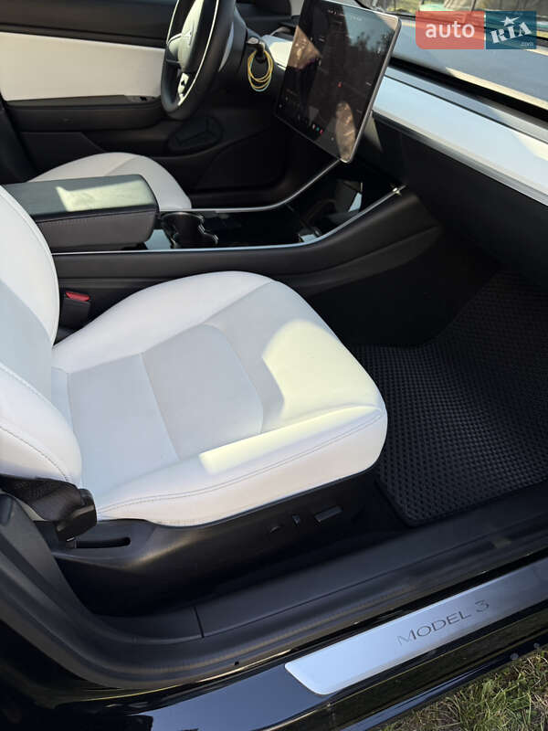 Седан Tesla Model 3 2020 в Харкові