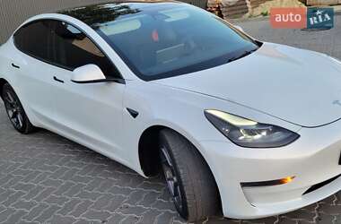 Седан Tesla Model 3 2023 в 