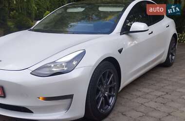 Седан Tesla Model 3 2023 в 