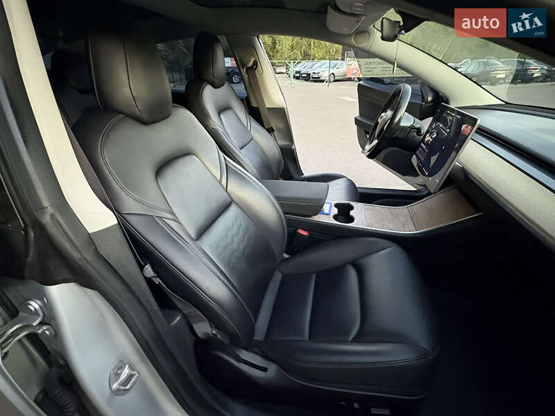 Седан Tesla Model 3 2018 в Запоріжжі