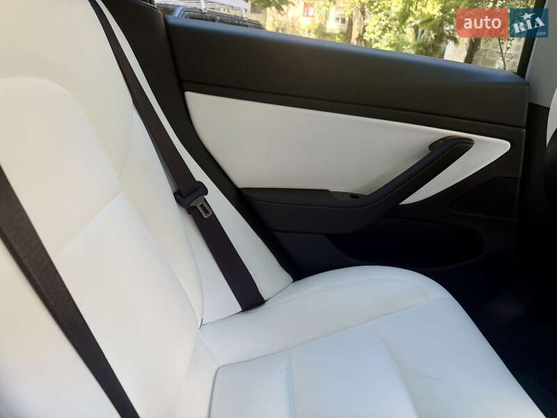 Седан Tesla Model 3 2019 в Білій Церкві