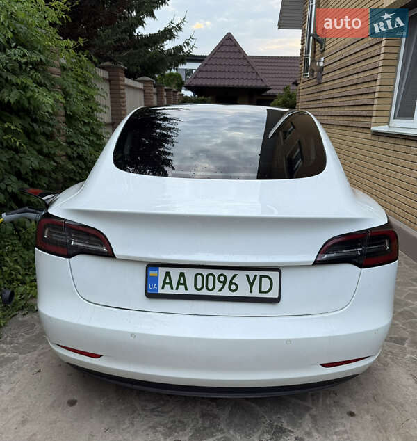 Седан Tesla Model 3 2021 в Киеве