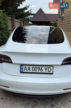 Седан Tesla Model 3 2021 в 