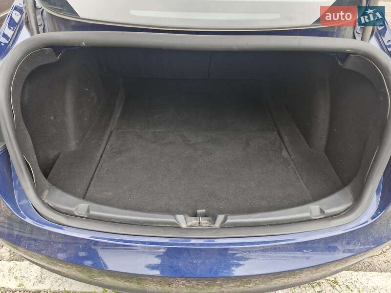 Седан Tesla Model 3 2018 в Києві