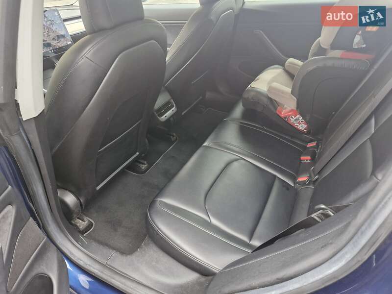 Седан Tesla Model 3 2018 в Києві