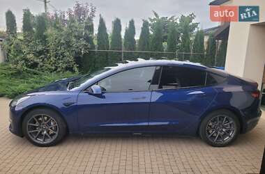 Седан Tesla Model 3 2020 в Львове
