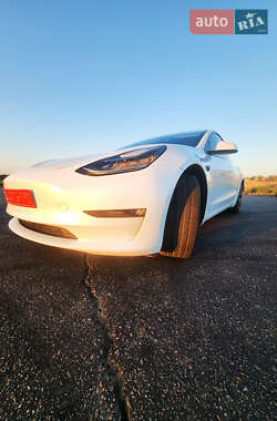 Седан Tesla Model 3 2020 в 