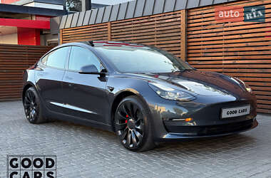 Седан Tesla Model 3 2022 в 