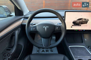 Седан Tesla Model 3 2022 в 