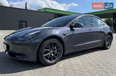 Седан Tesla Model 3 2022 в 