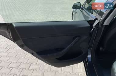 Седан Tesla Model 3 2022 в 