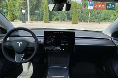 Седан Tesla Model 3 2022 в 