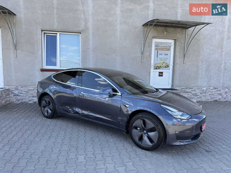 Седан Tesla Model 3 2019 в Луцке