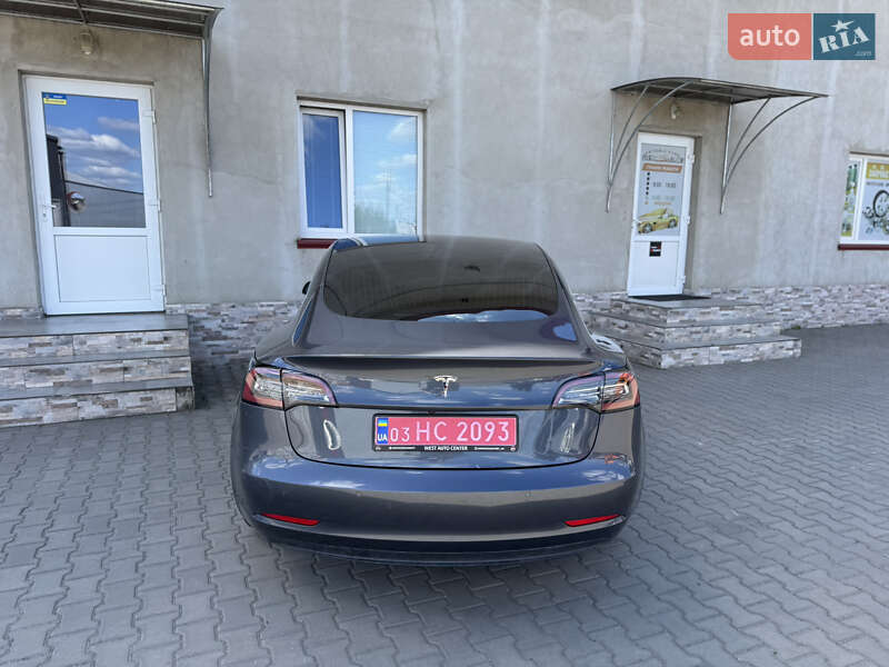 Седан Tesla Model 3 2019 в Луцке